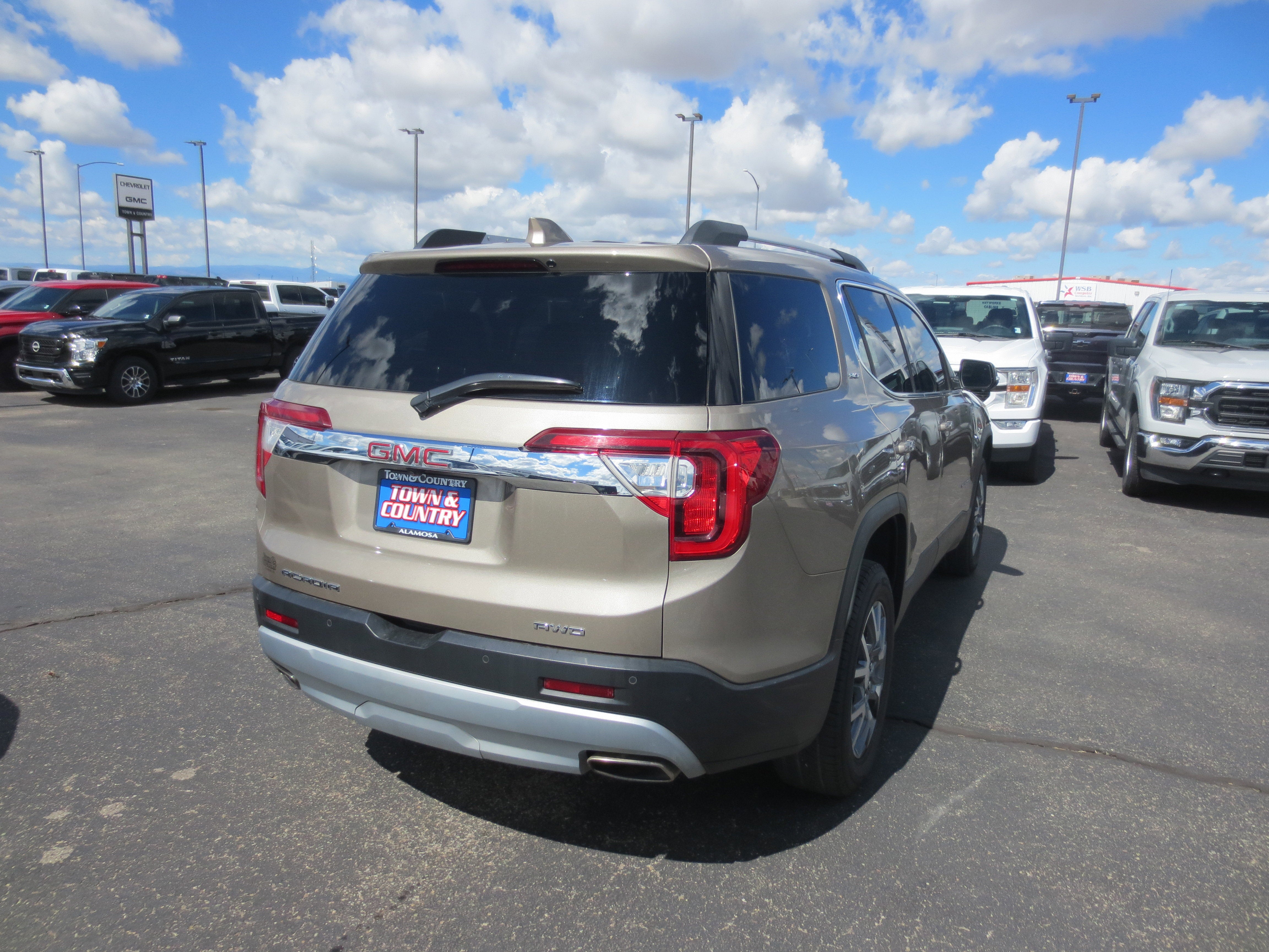 2023 GMC Acadia SLT