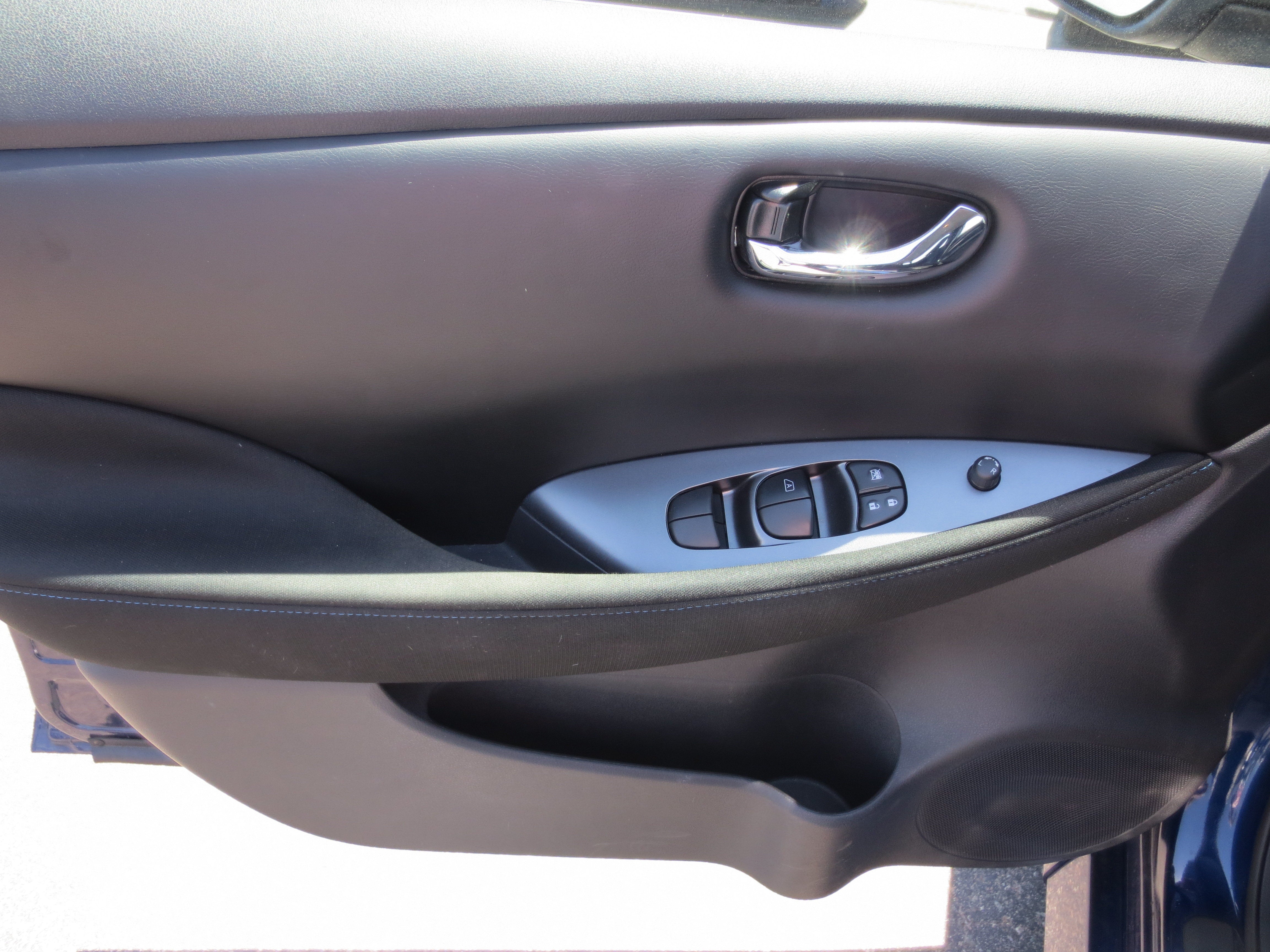 2025 Nissan LEAF S