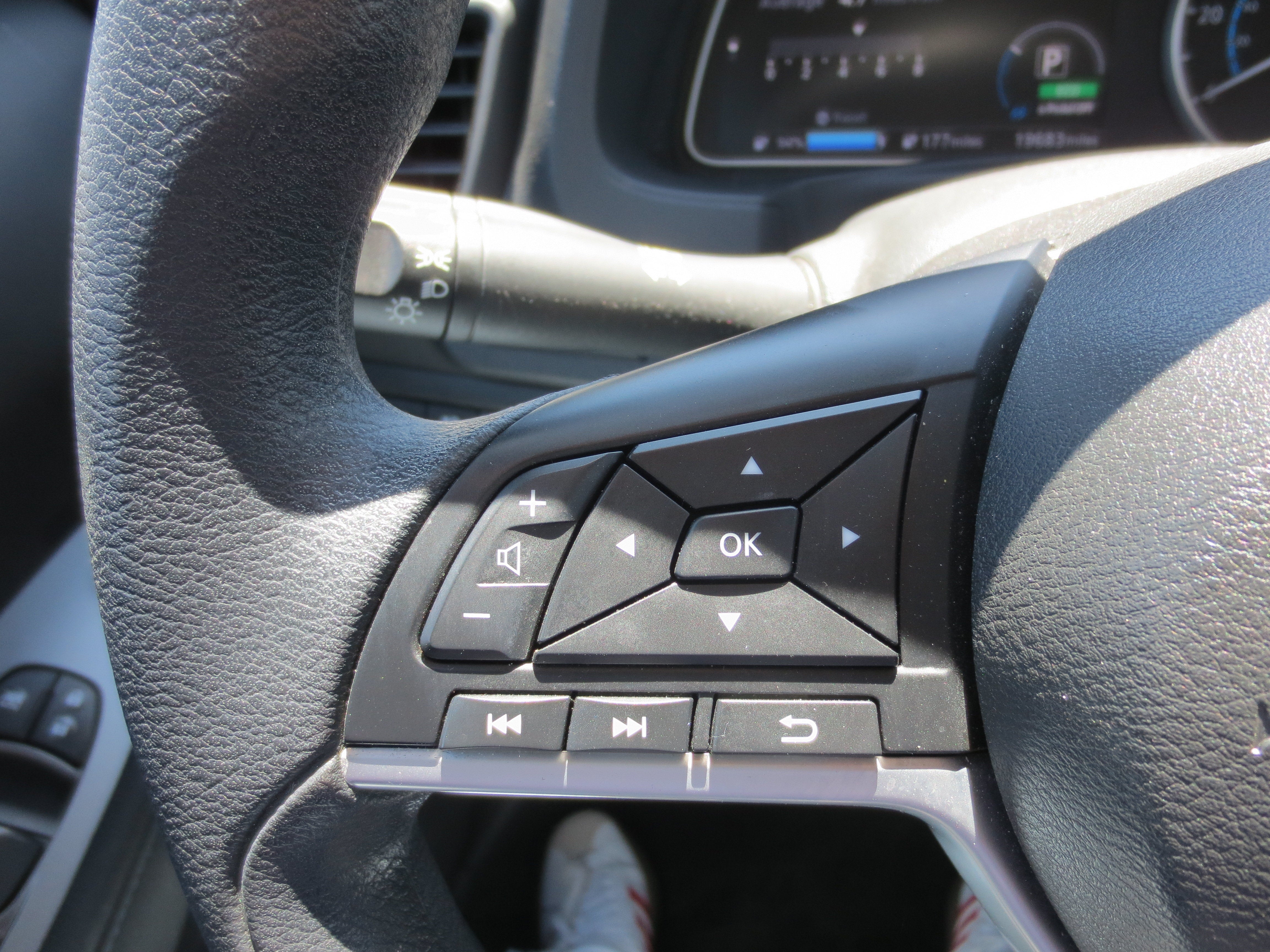 2025 Nissan LEAF S