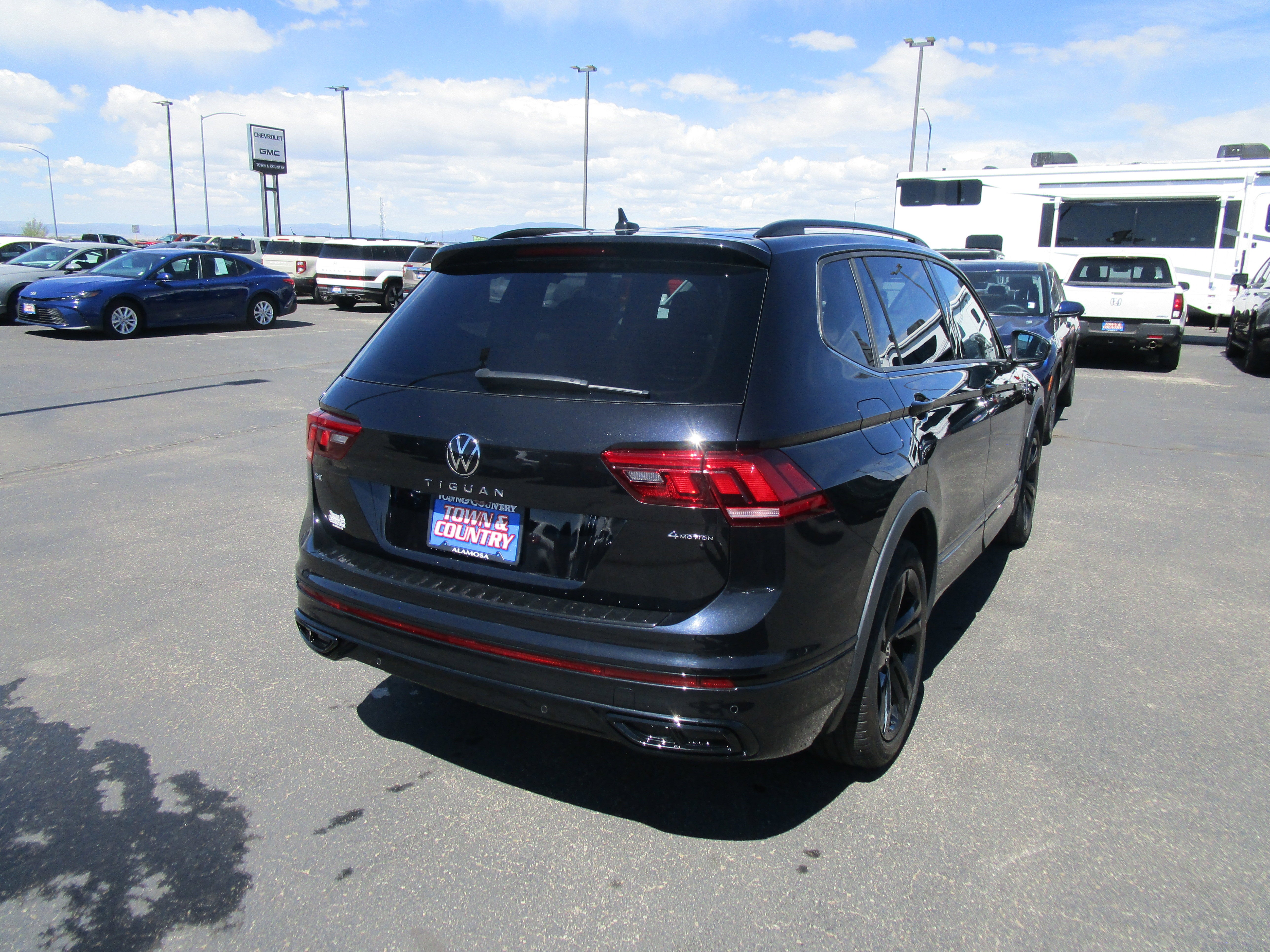 2023 Volkswagen Tiguan SE R-Line Black