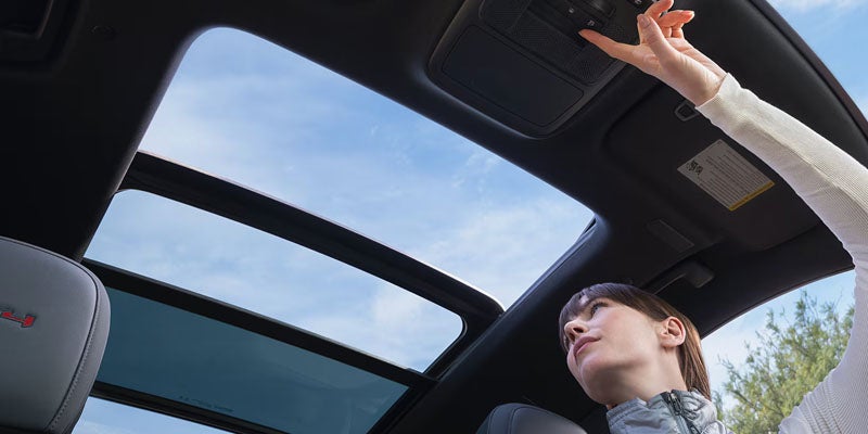 GMC Acadia cabin sunroof feature